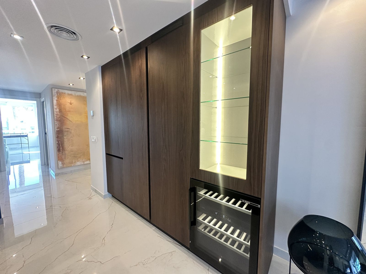 3 Bedroom Apartment for Sale in Marbella — view 16