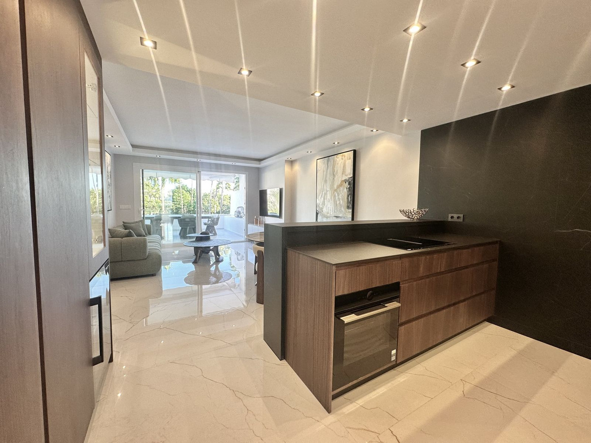 3 Bedroom Apartment for Sale in Marbella — view 18