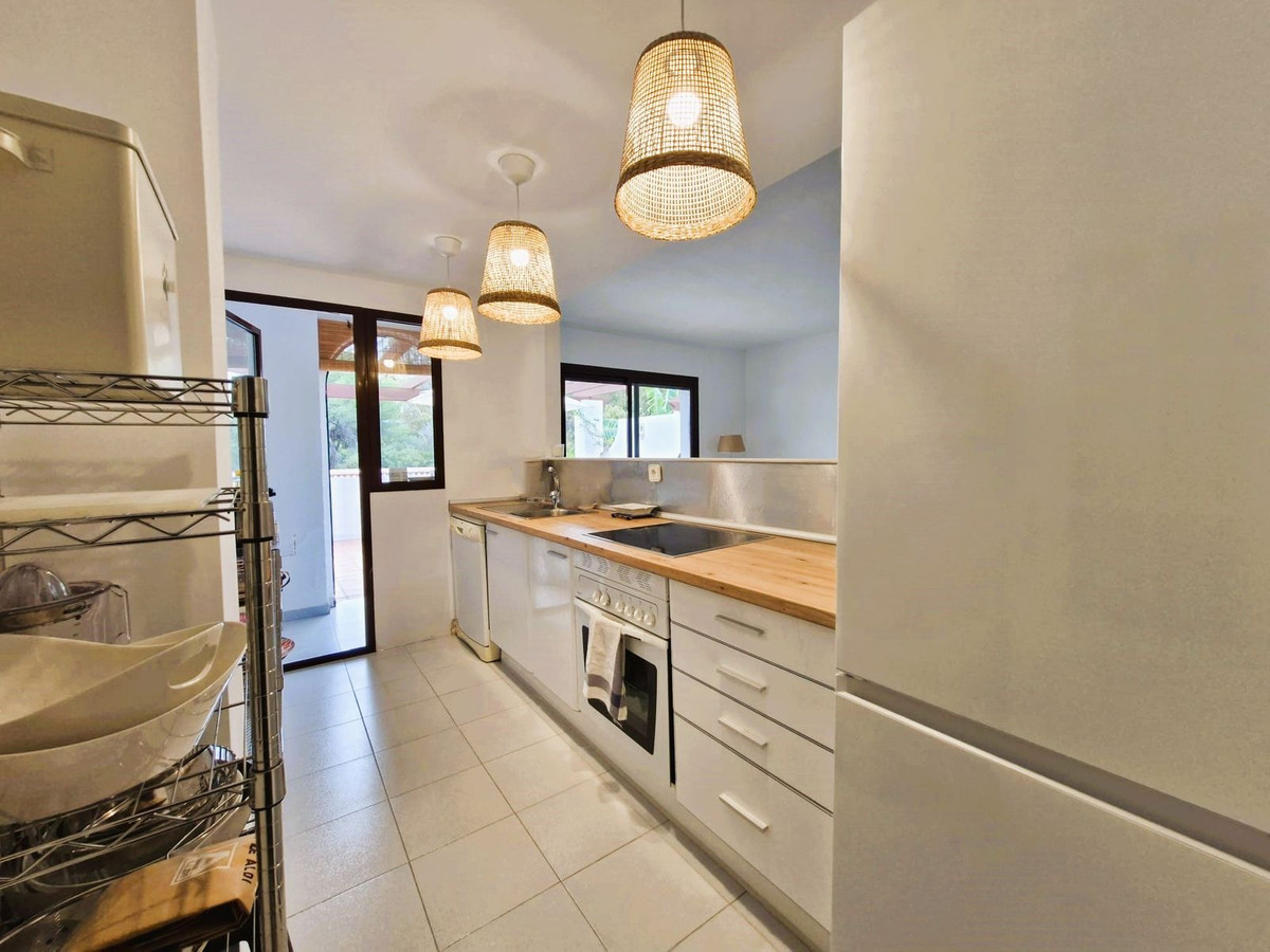 2 Bedroom Apartment for Sale in The Golden Mile — view 11