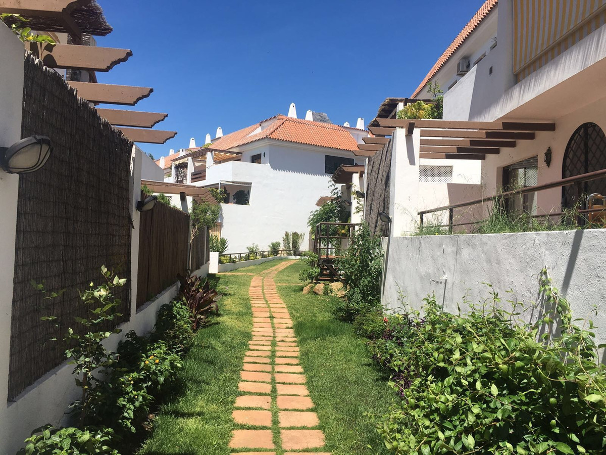 2 Bedroom Apartment for Sale in The Golden Mile — view 20