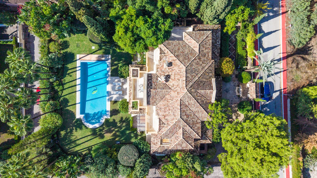 7 Bedroom Villa for Sale in Sierra Blanca — 5