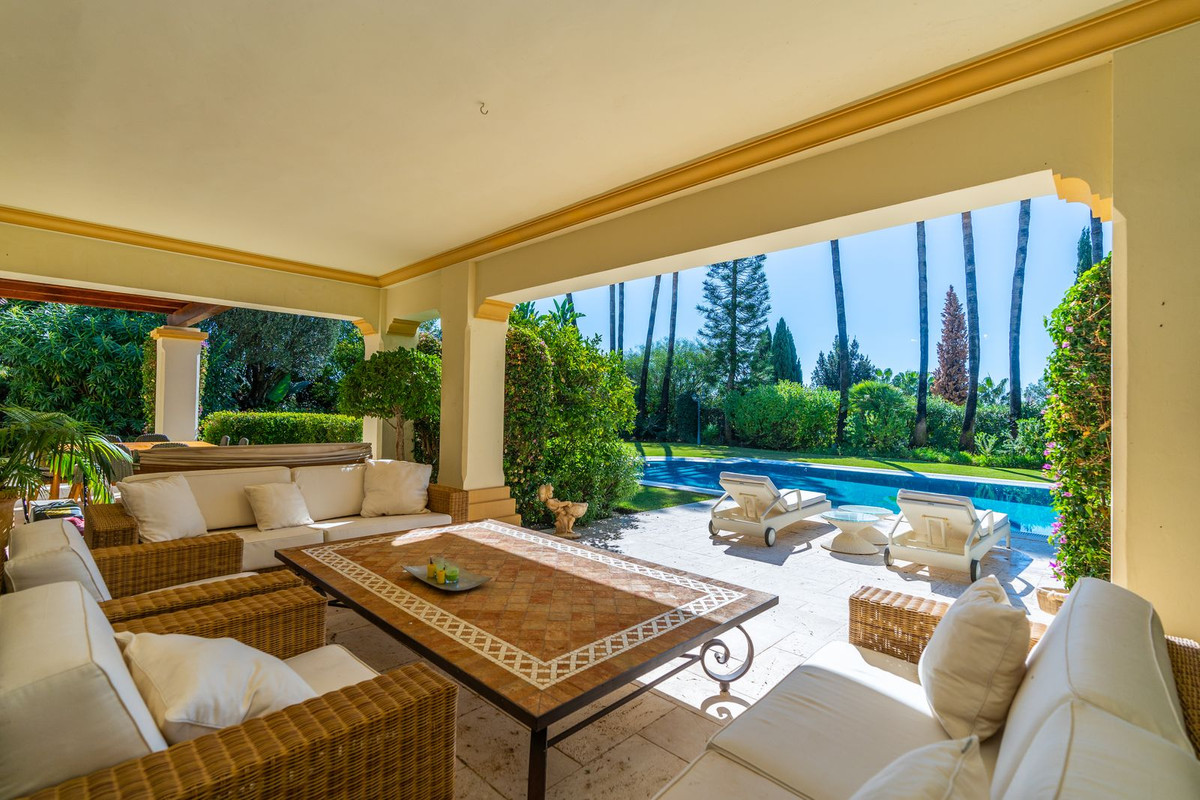 7 Bedroom Villa for Sale in Sierra Blanca — 9