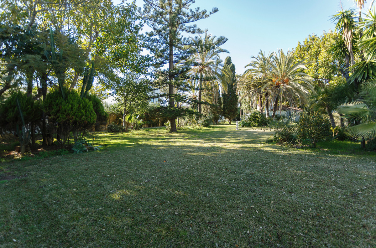 6 Bedroom Villa for Sale in Guadalmina Baja — 5