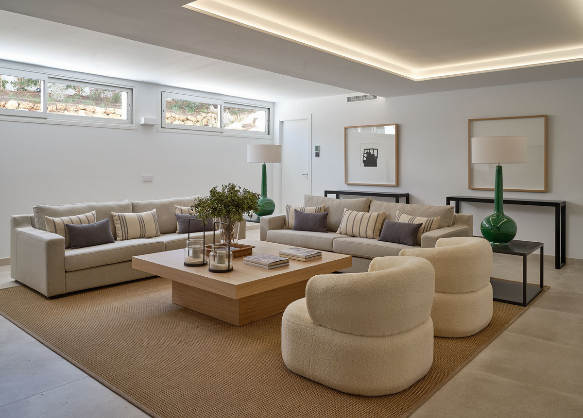 4 Bedroom Villa for Sale in Marbella — view 12
