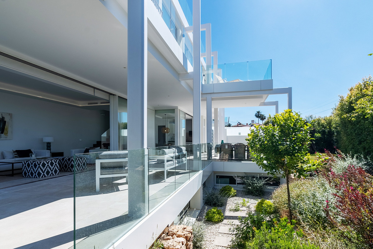 4 Bedroom Villa for Sale in Marbella — view 20