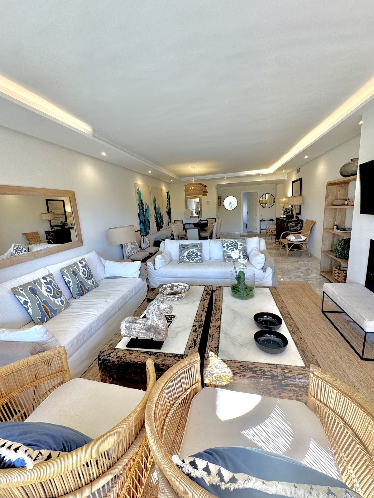 4 Bedroom Apartment for Sale in Guadalmina Baja — 2