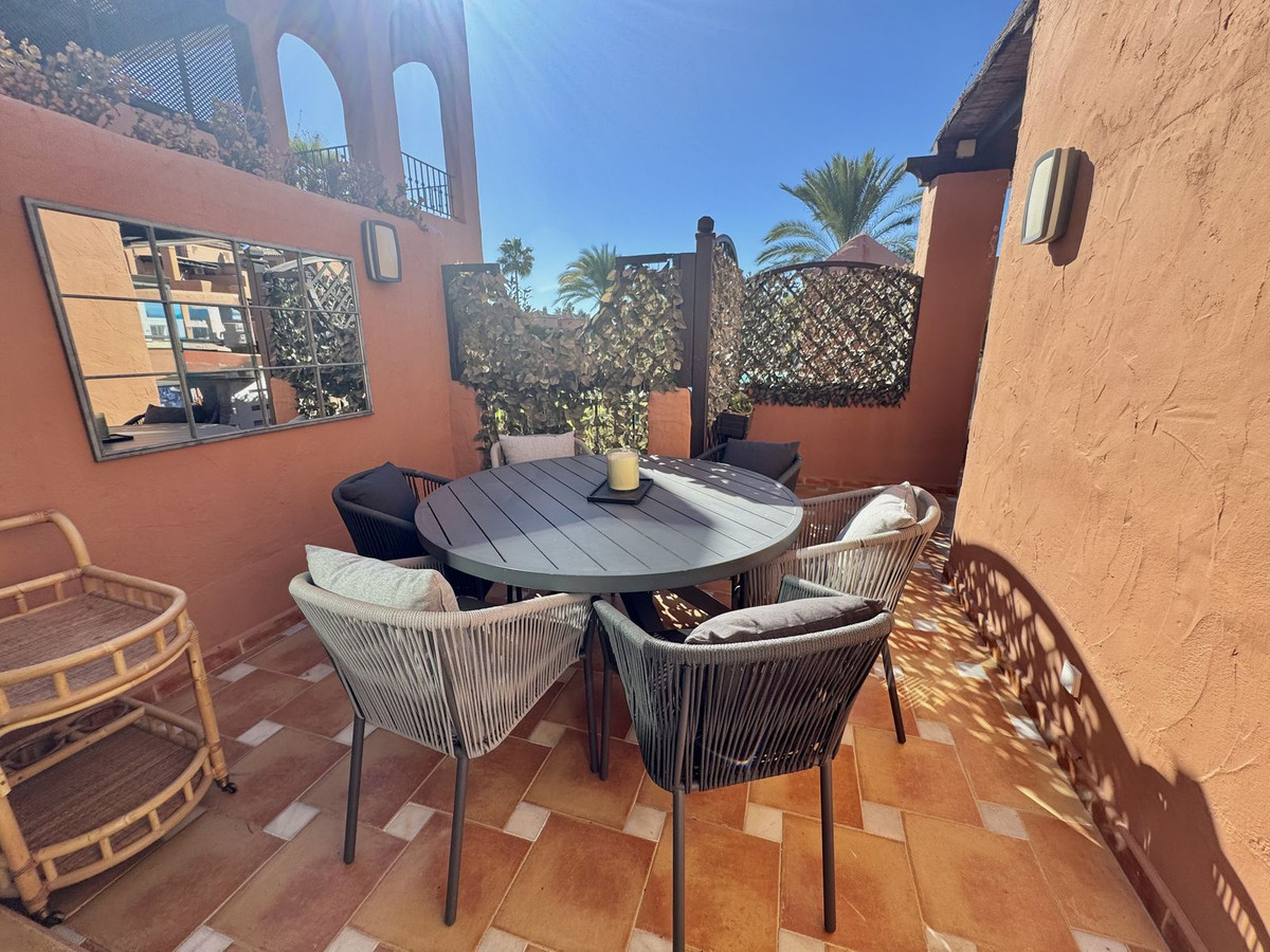 4 Bedroom Apartment for Sale in Guadalmina Baja — 9