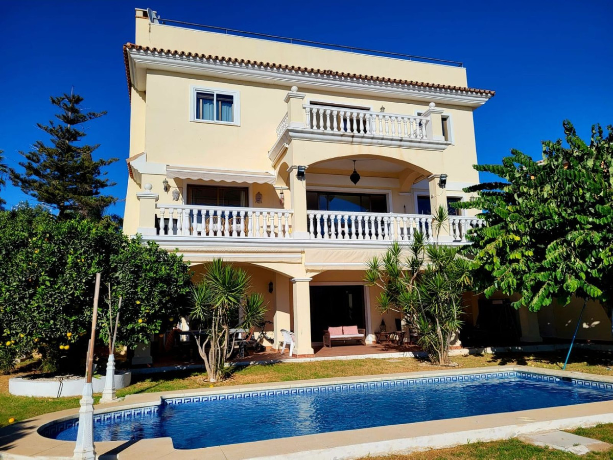 7 Bedroom Villa for Sale in Marbella