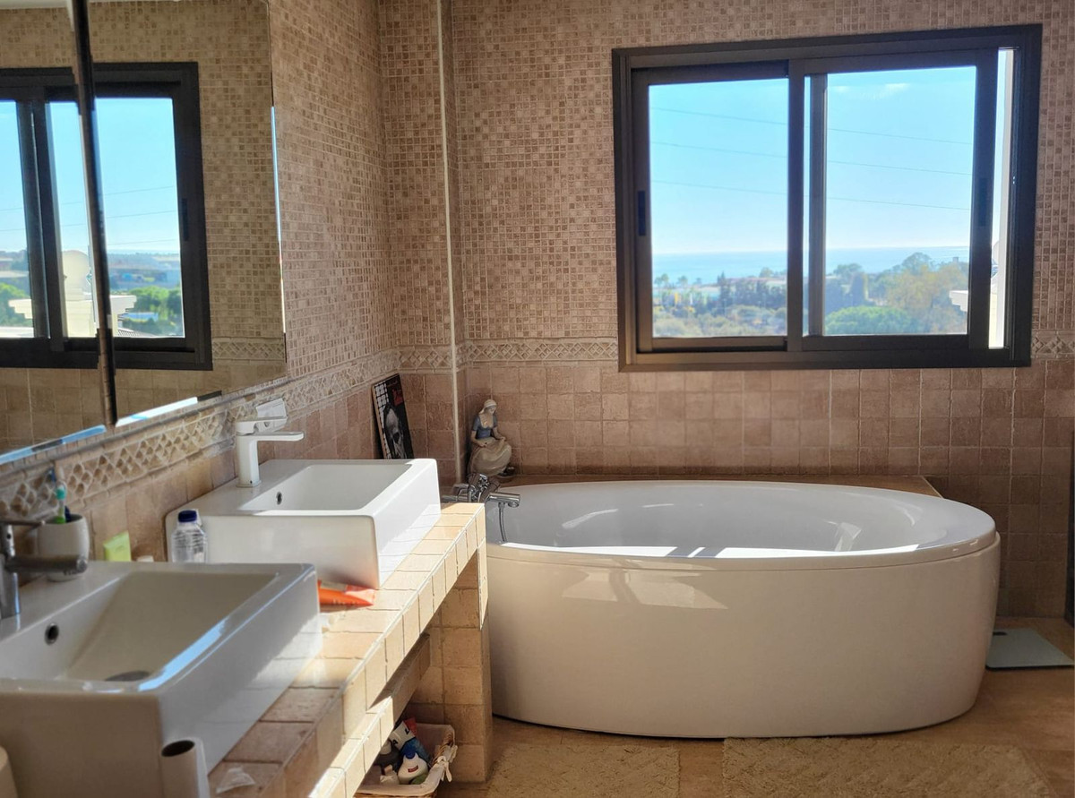 7 Bedroom Villa for Sale in Marbella — 7