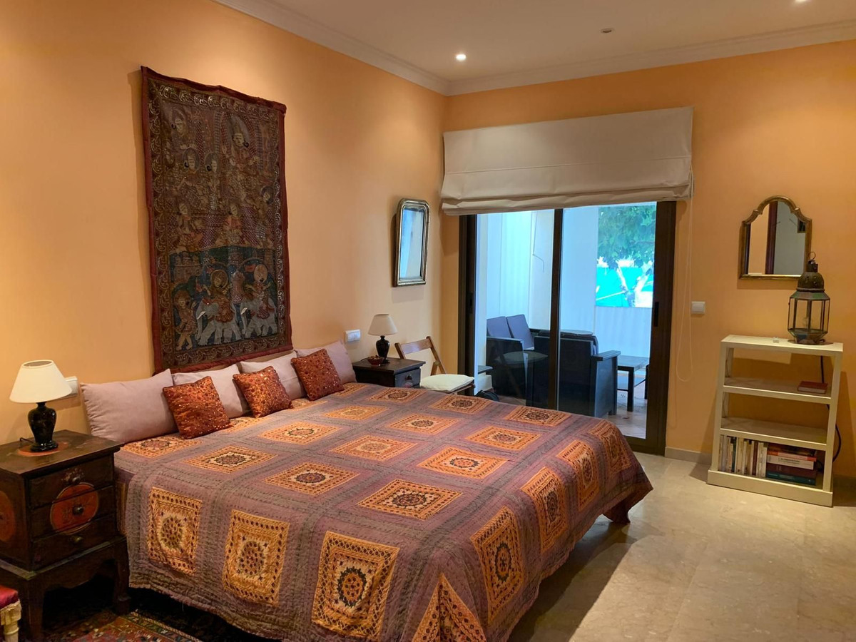 7 Bedroom Villa for Sale in Marbella — view 10