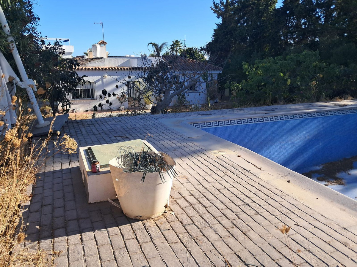 5 Bedroom Villa for Sale in Estepona — 2