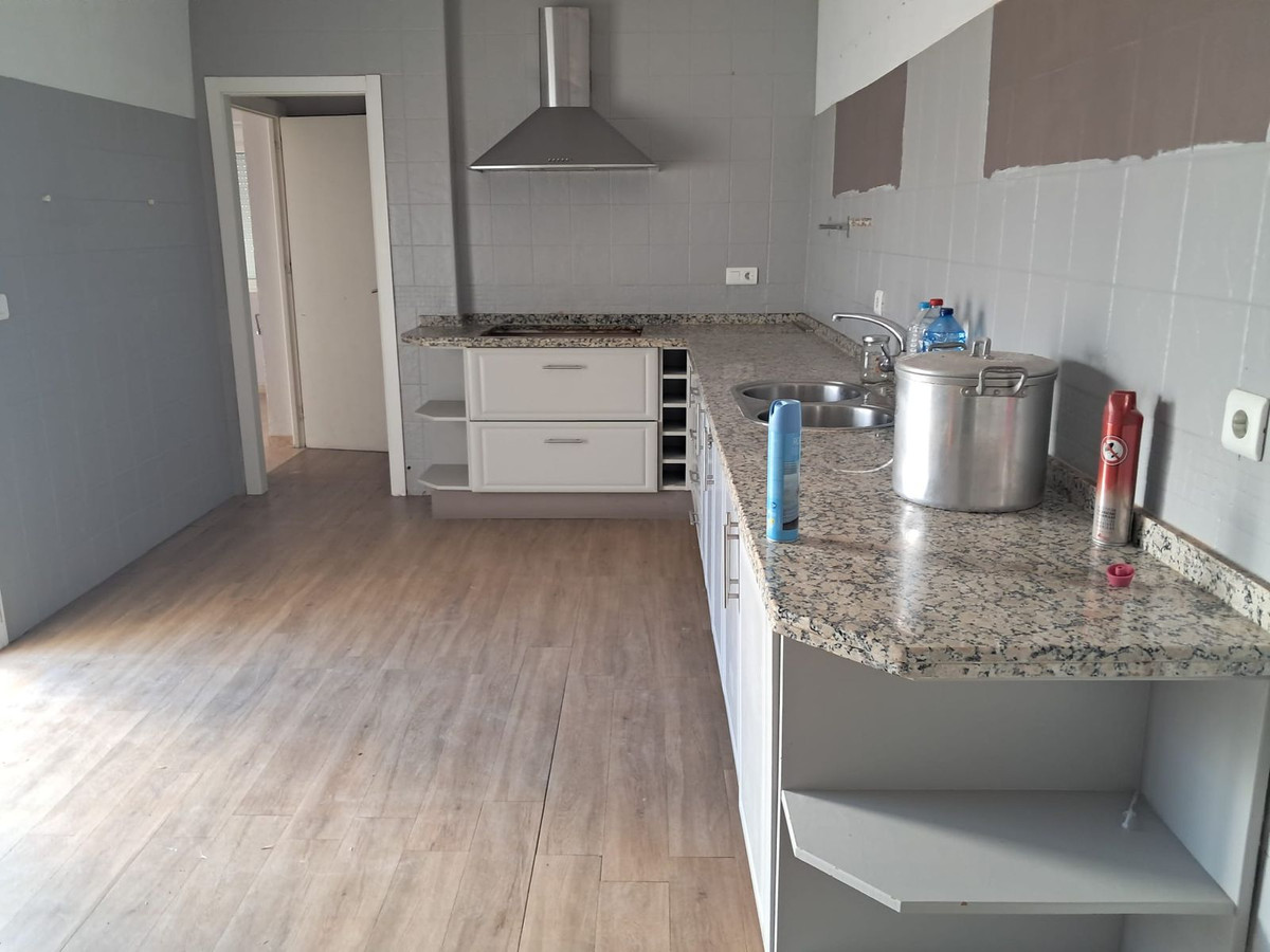 5 Bedroom Villa for Sale in Estepona — 8