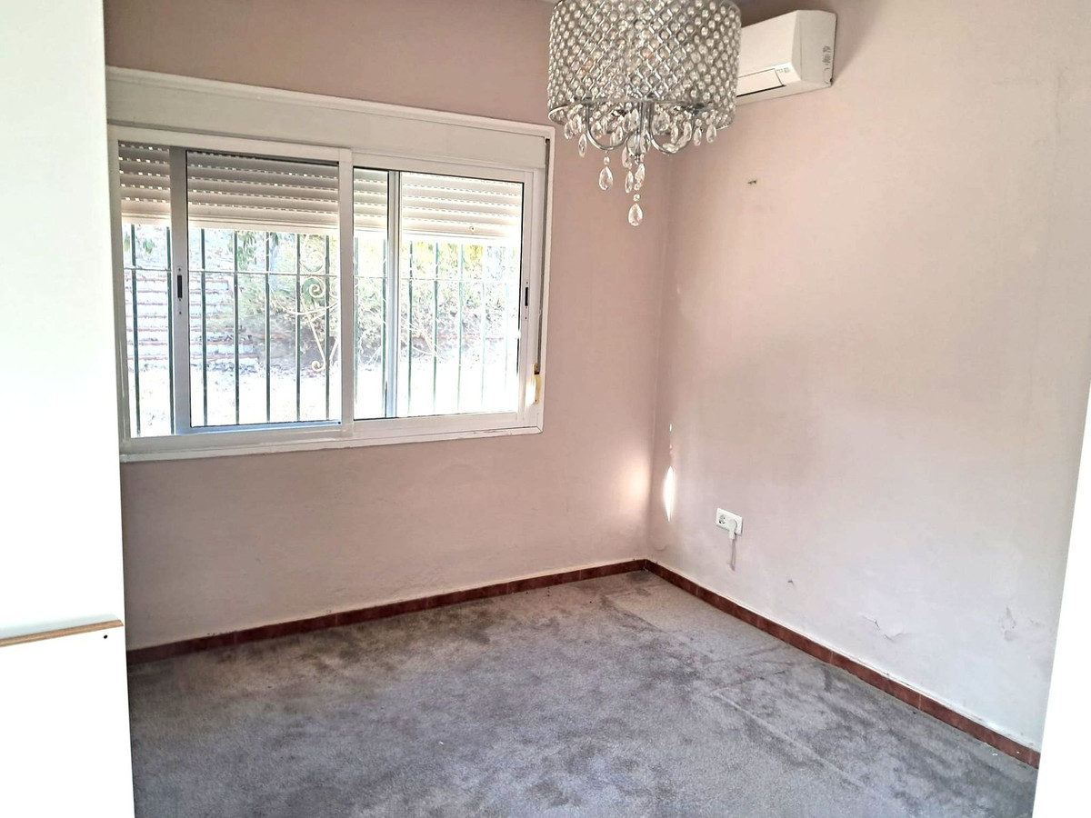 5 Bedroom Villa for Sale in Estepona — 9