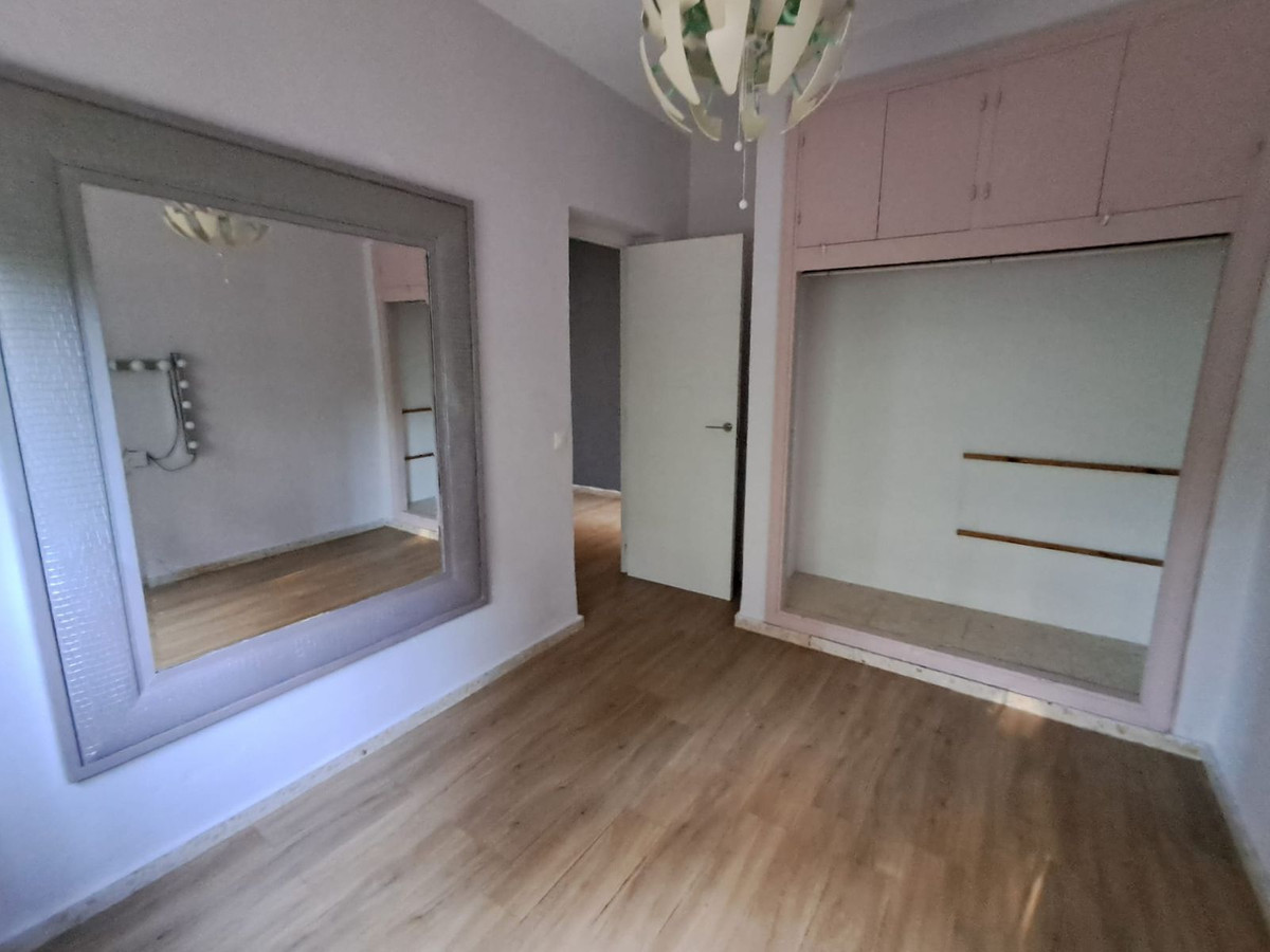 5 Bedroom Villa for Sale in Estepona — view 10