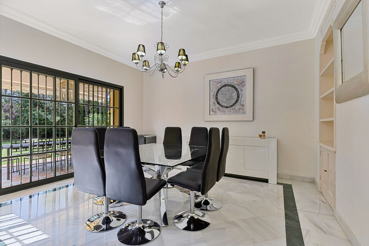 5 Bedroom Villa for Sale in Guadalmina Baja — 7