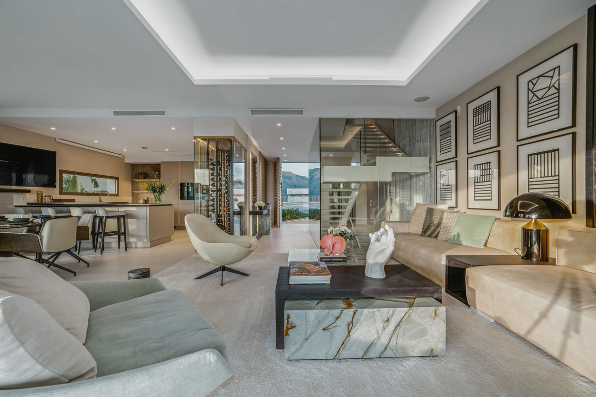 4 Bedroom Villa for Sale in Nueva Andalucía — 7