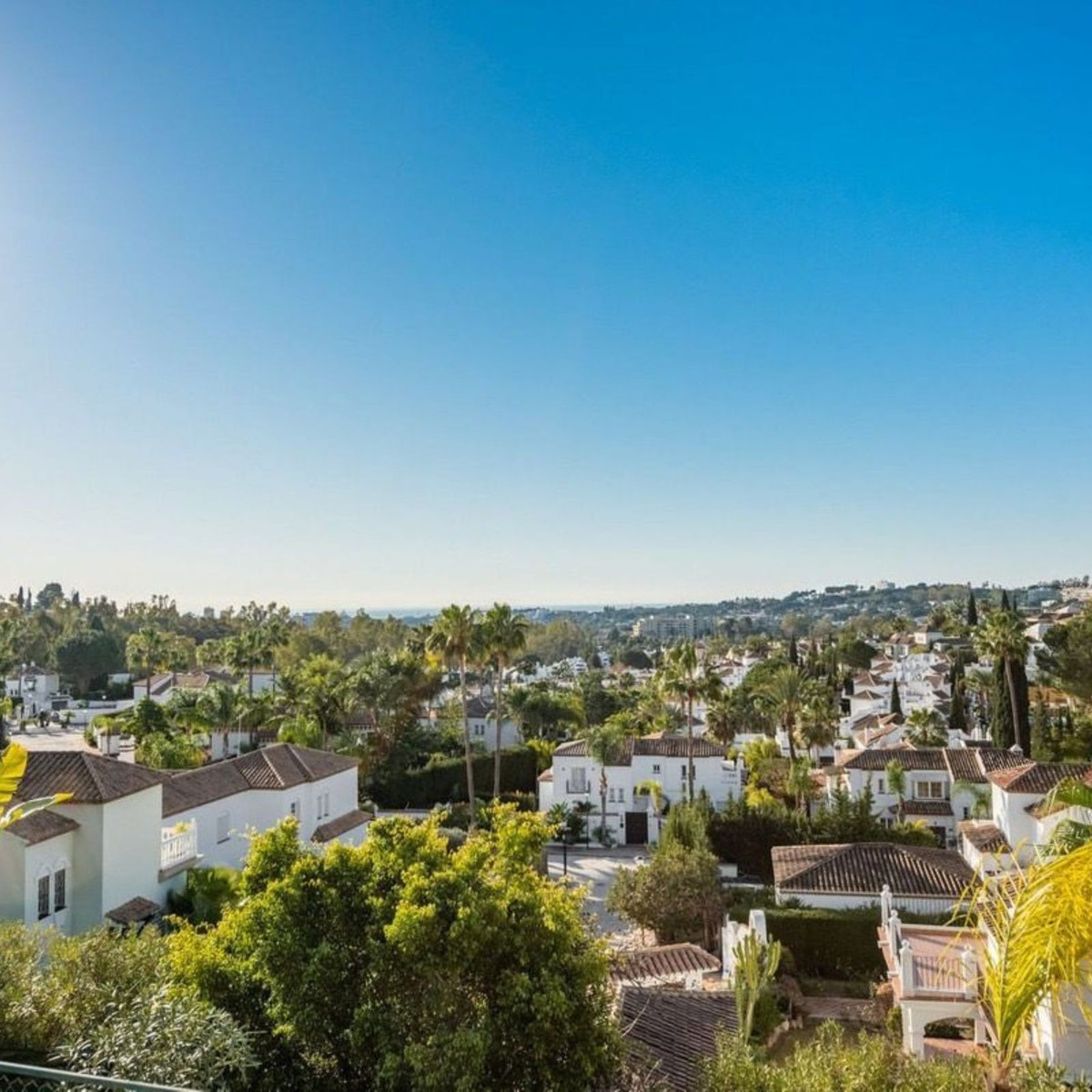 3 Bedroom Apartment for Sale in Nueva Andalucía — 2