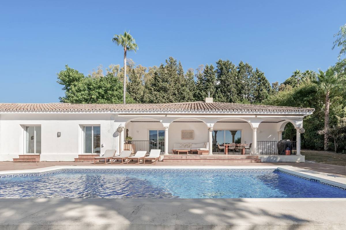 4 Bedroom Villa for Sale in El Paraiso — 3
