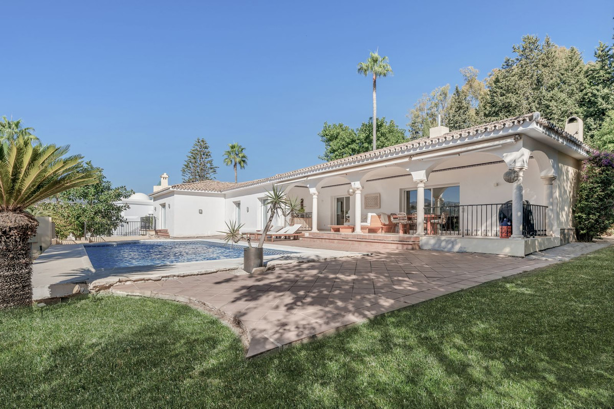 4 Bedroom Villa for Sale in El Paraiso — 4