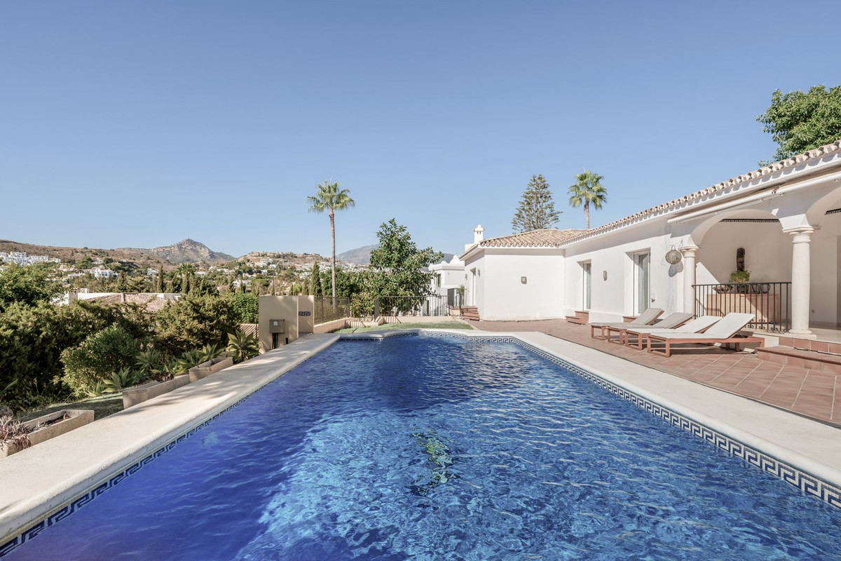 4 Bedroom Villa for Sale in El Paraiso — 5