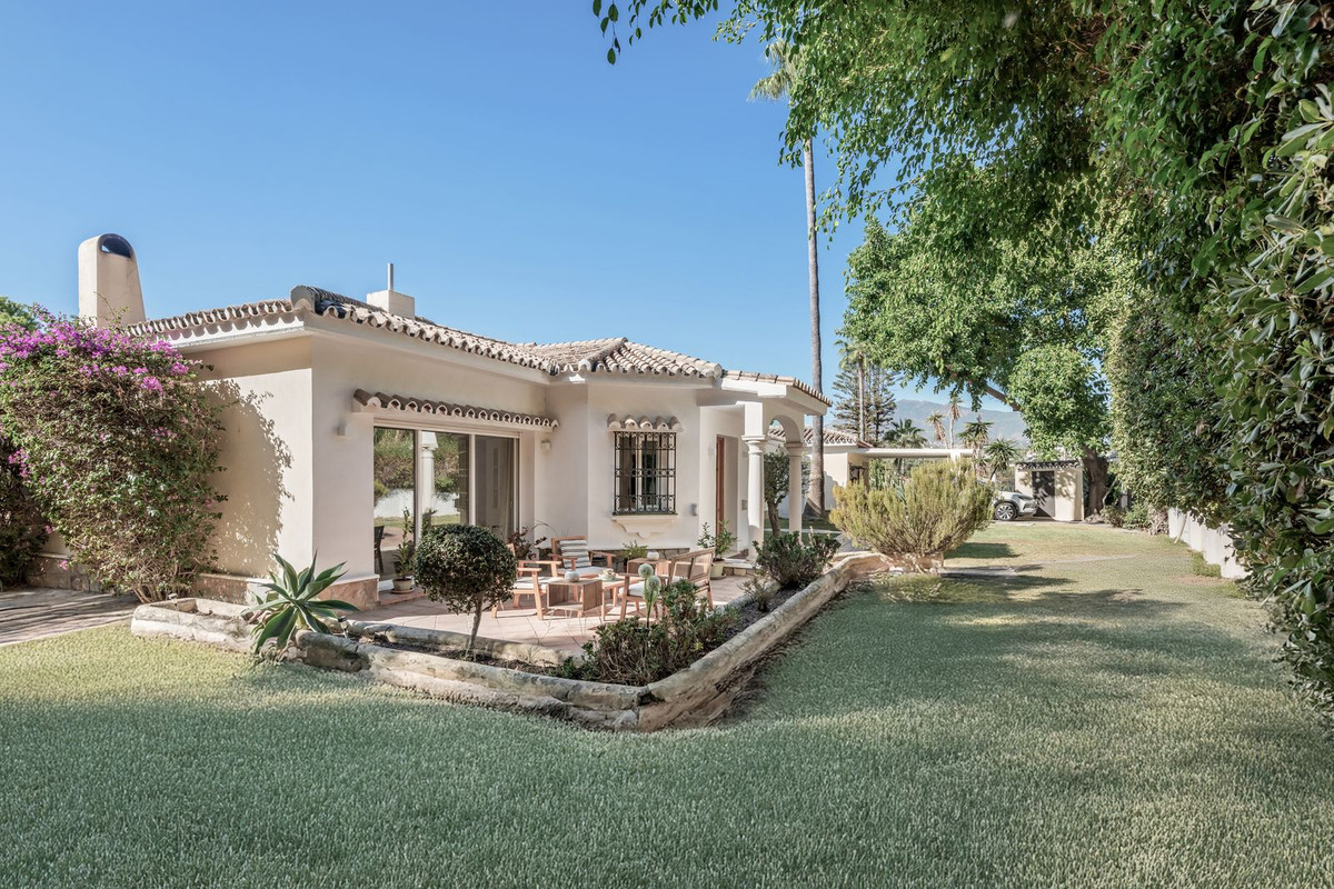 4 Bedroom Villa for Sale in El Paraiso — 6