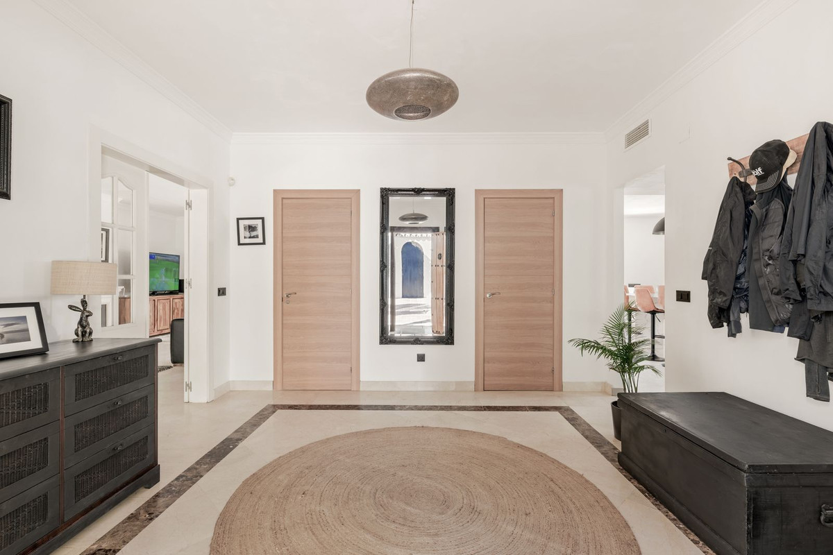 4 Bedroom Villa for Sale in El Paraiso — 8