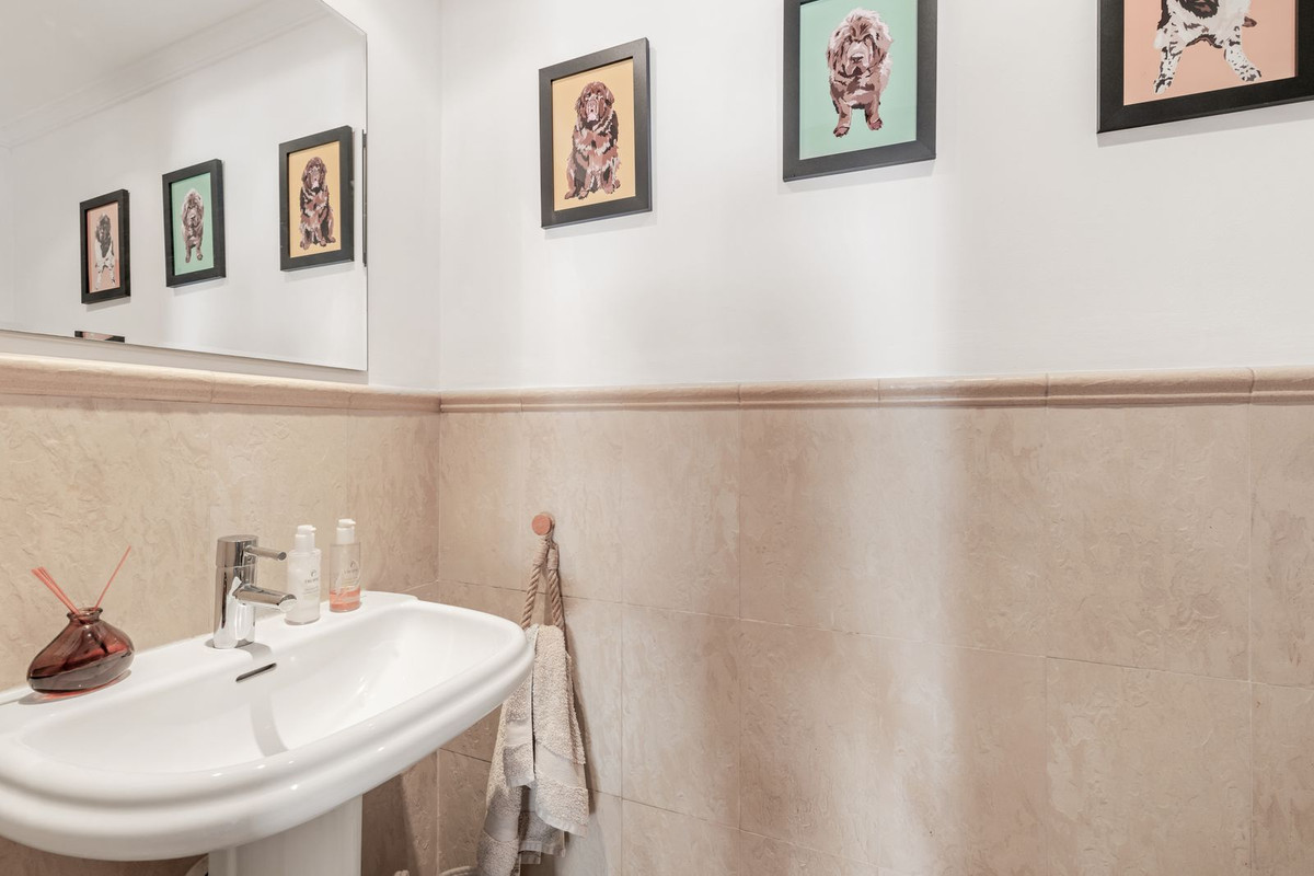 4 Bedroom Villa for Sale in El Paraiso — 9