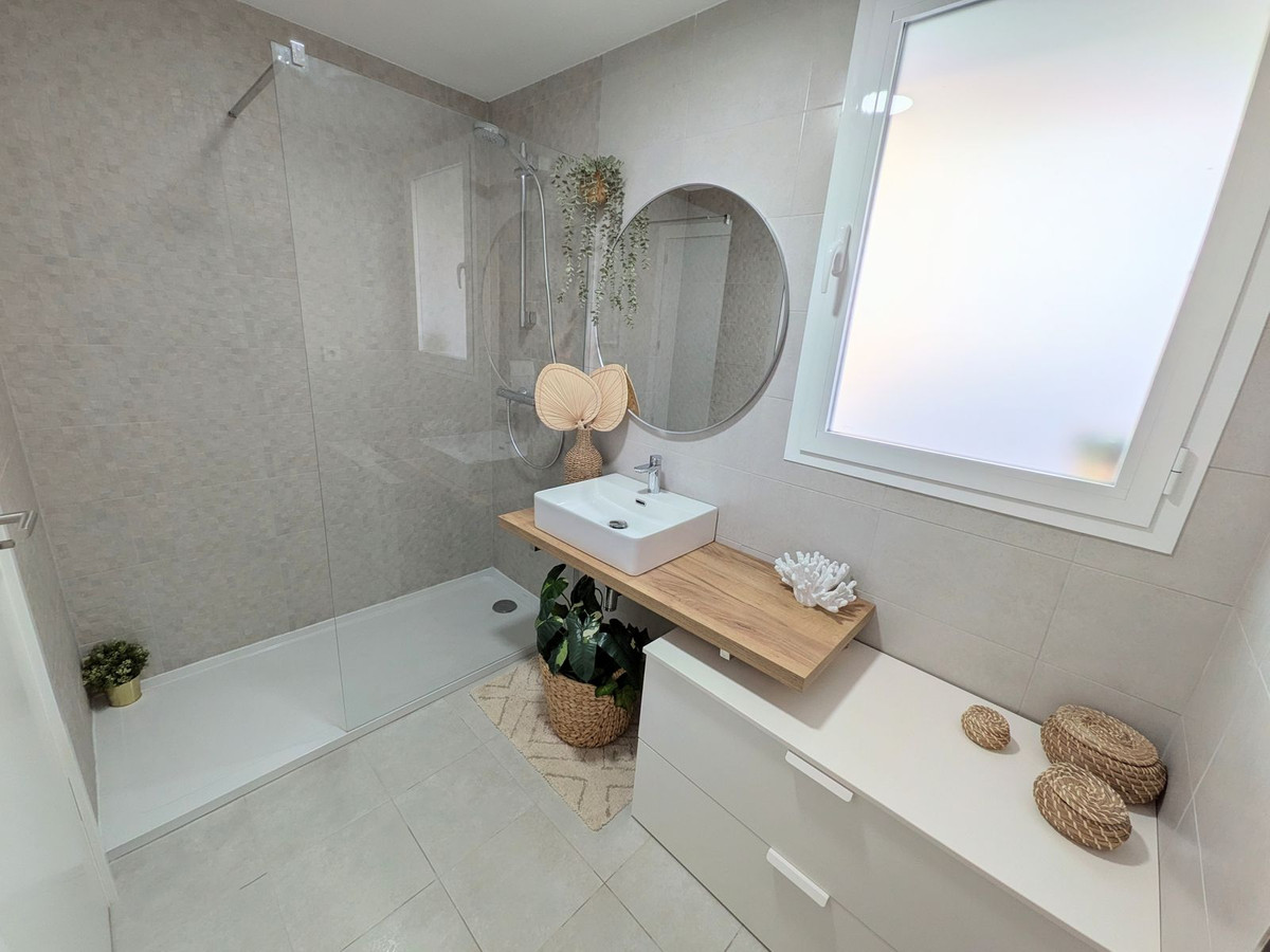 3 Bedroom Apartment for Sale in Estepona — view 11