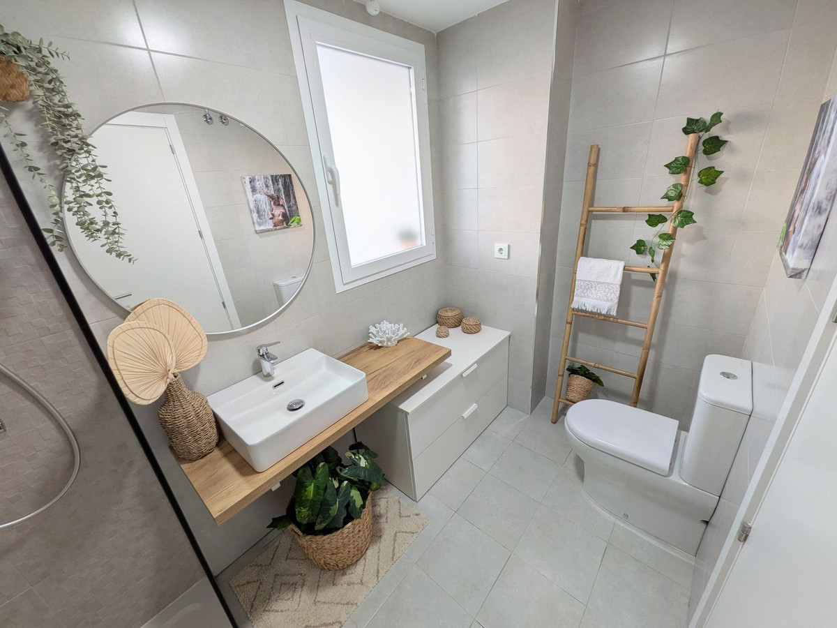 3 Bedroom Apartment for Sale in Estepona — view 10