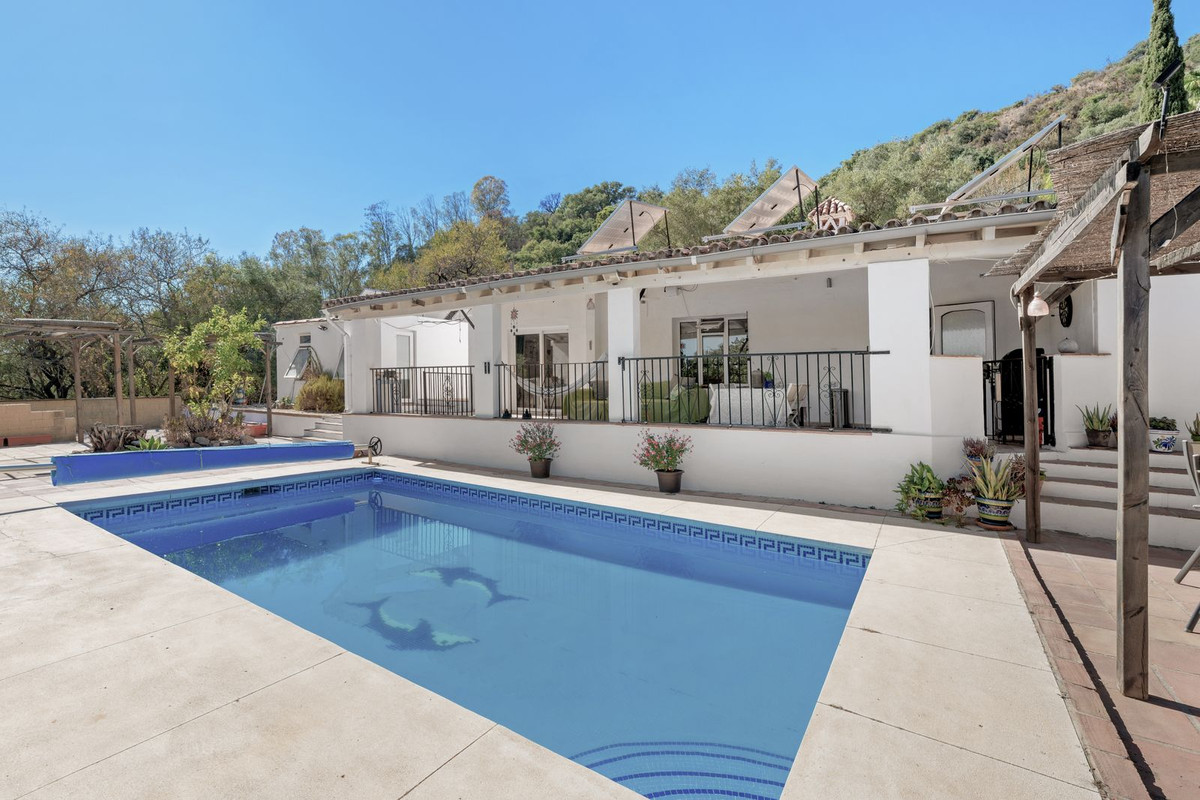 3 Bedroom Villa for Sale in Estepona