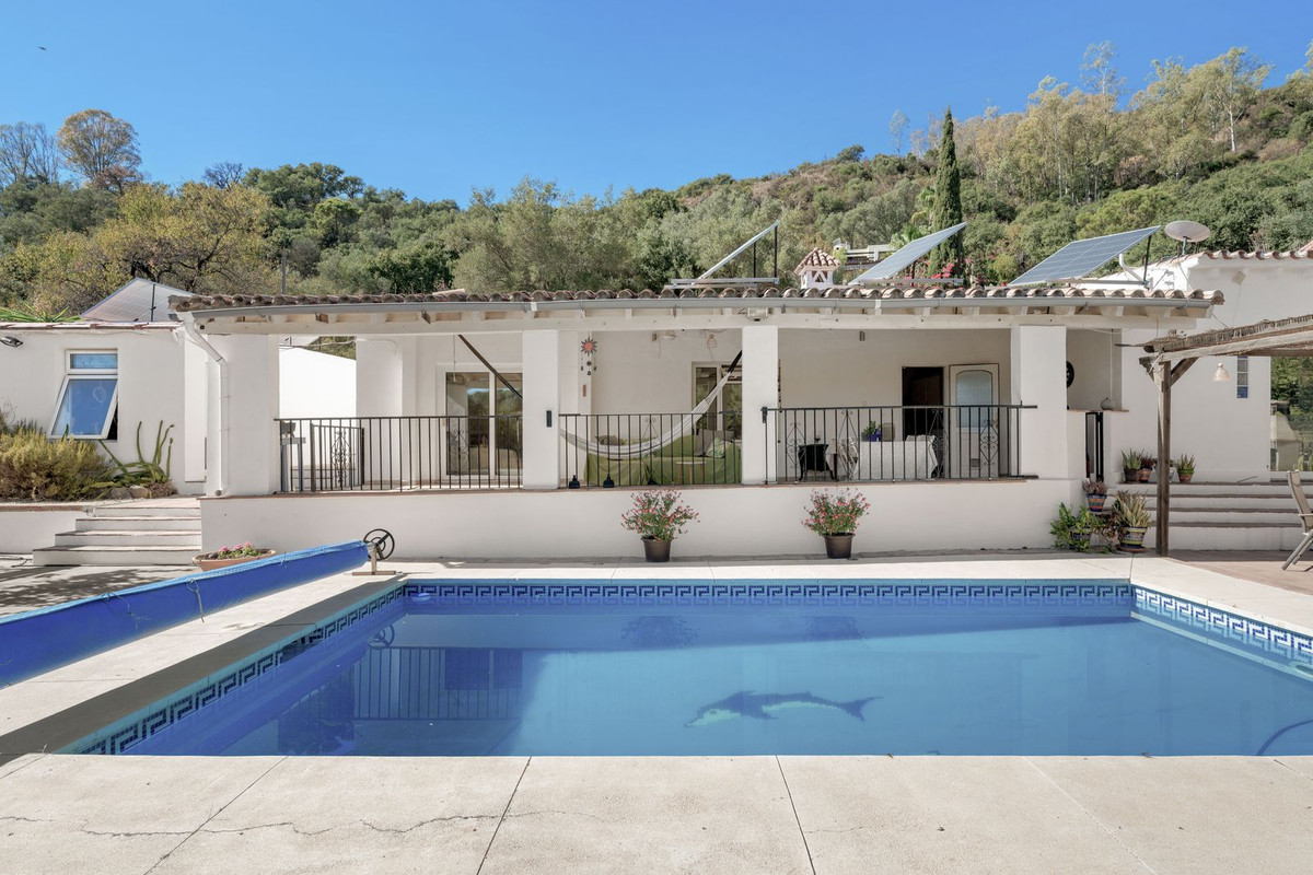 3 Bedroom Villa for Sale in Estepona — 3