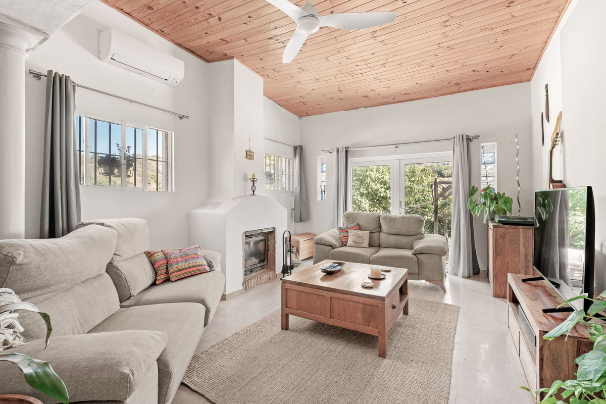 3 Bedroom Villa for Sale in Estepona — 5