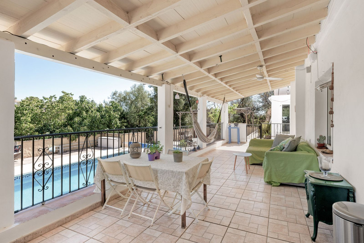 3 Bedroom Villa for Sale in Estepona — 9