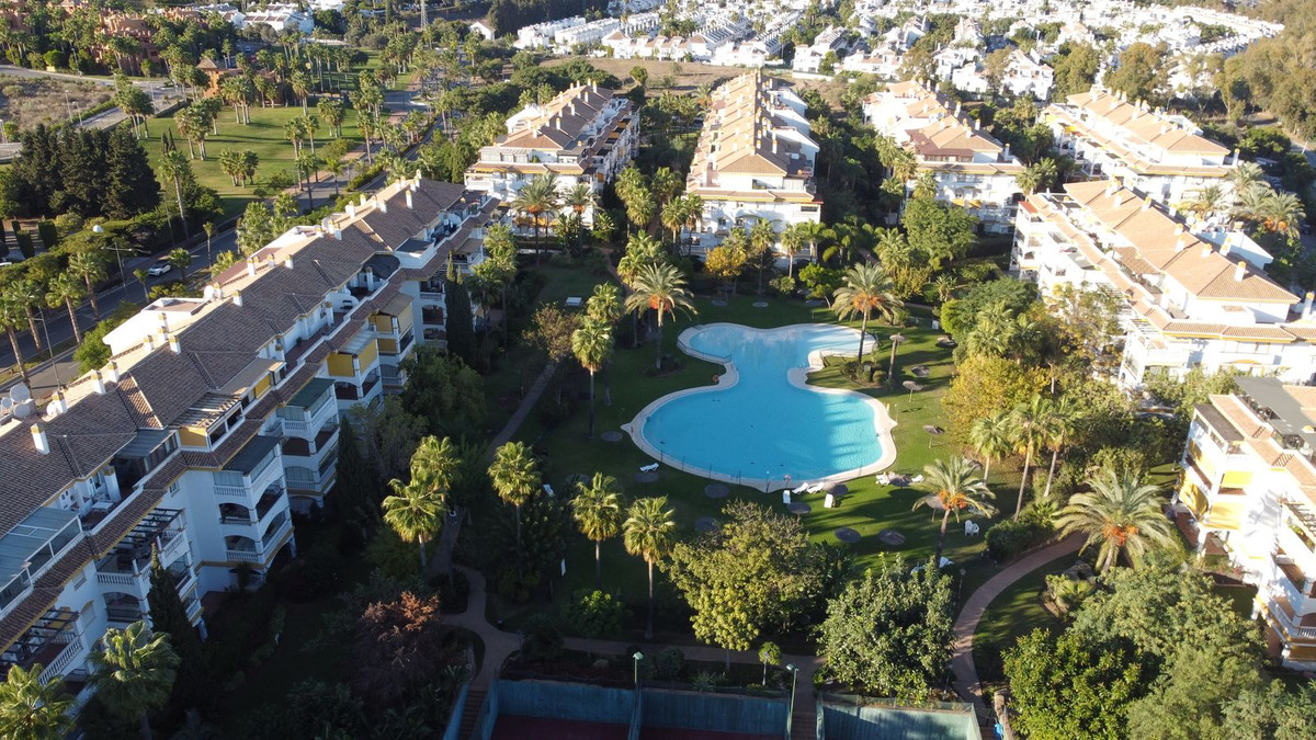 2 Bedroom Apartment for Sale in Nueva Andalucía — 2