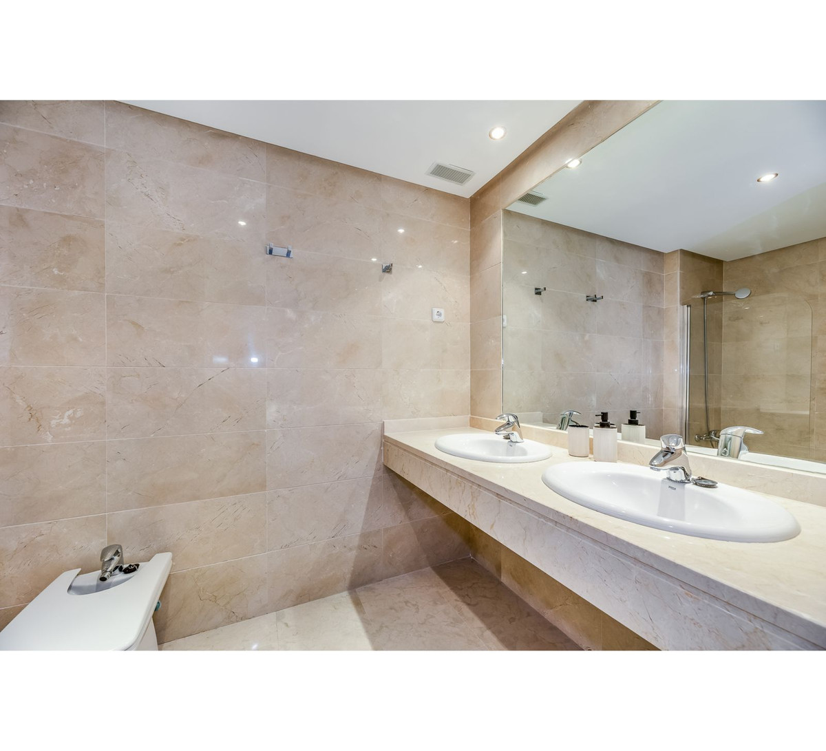 2 Bedroom Apartment for Sale in Nueva Andalucía — view 10