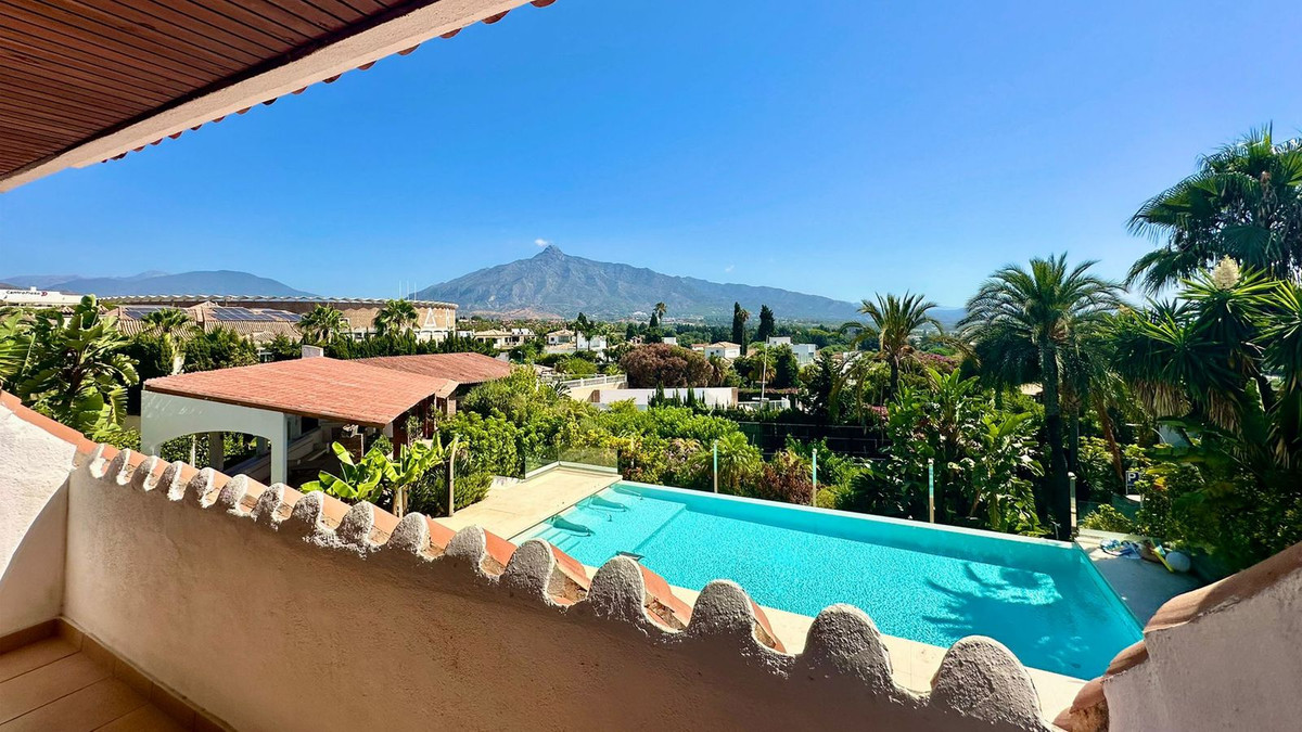 7 Bedroom Villa for Sale in Nueva Andalucía — 2