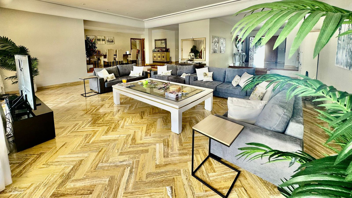 7 Bedroom Villa for Sale in Nueva Andalucía — 4