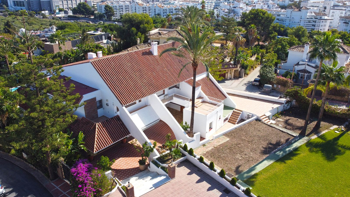 7 Bedroom Villa for Sale in Nueva Andalucía — 6