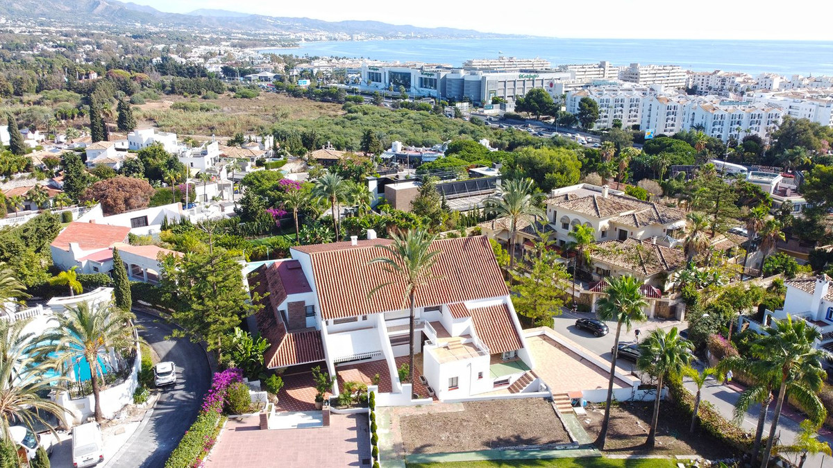 7 Bedroom Villa for Sale in Nueva Andalucía — view 10
