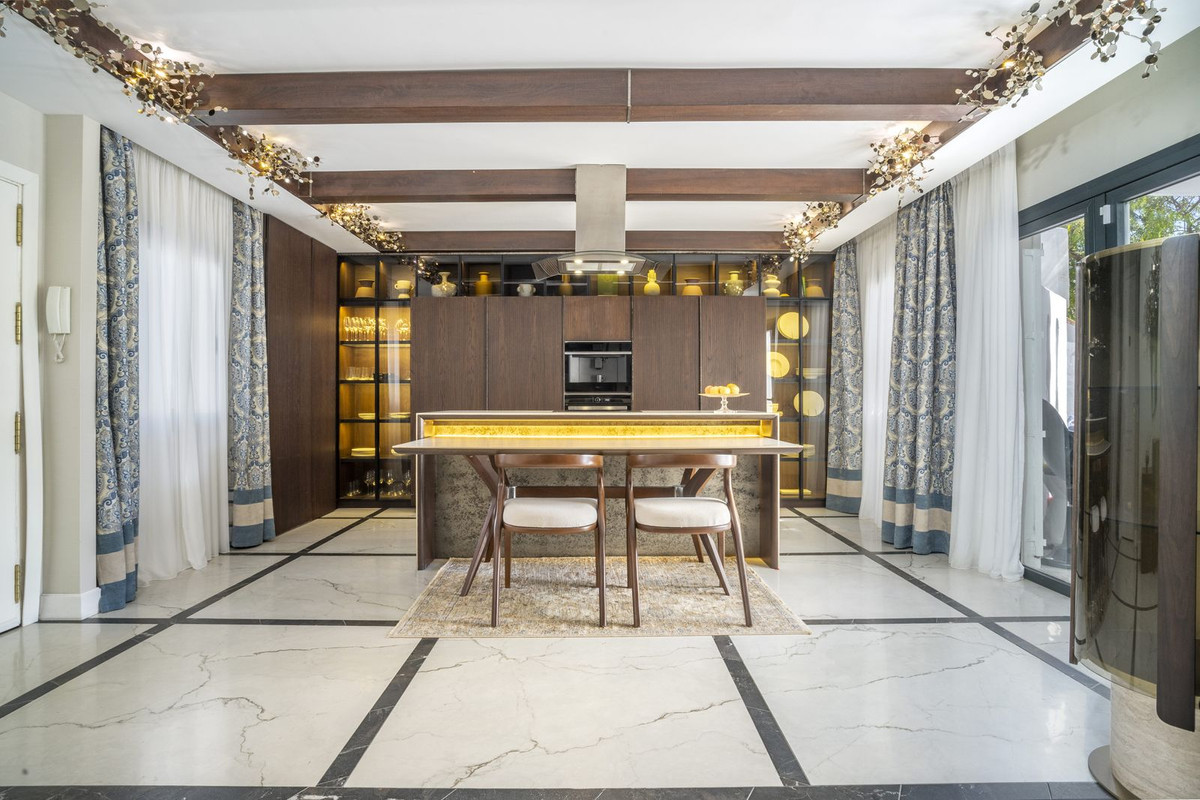 3 Bedroom Apartment for Sale in Nueva Andalucía — 3