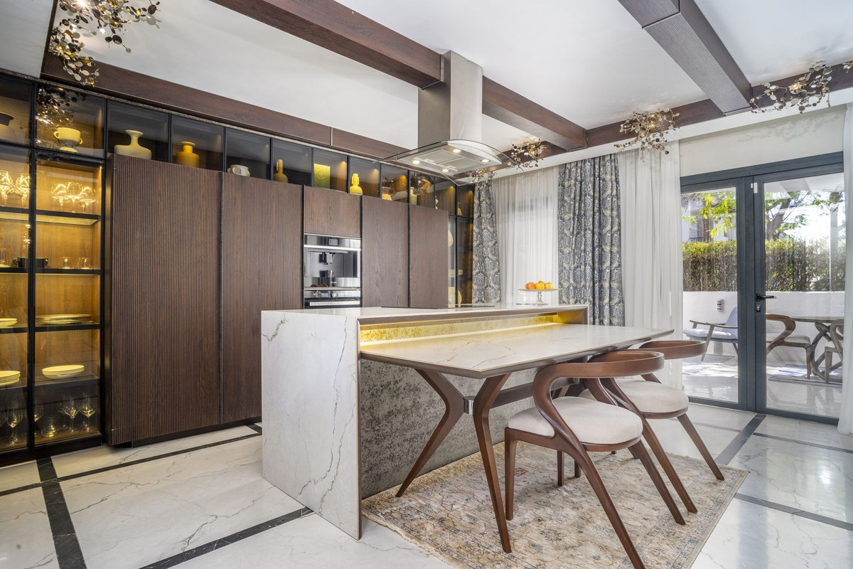 3 Bedroom Apartment for Sale in Nueva Andalucía — 4