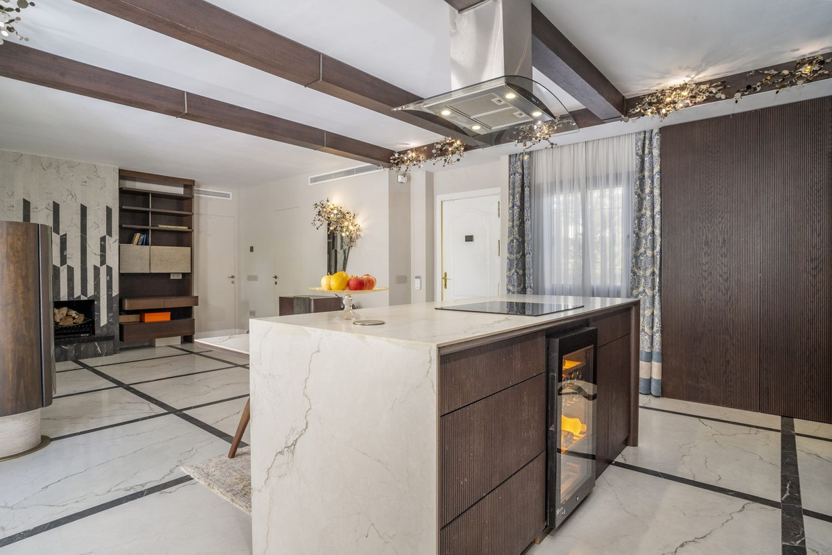 3 Bedroom Apartment for Sale in Nueva Andalucía — 7