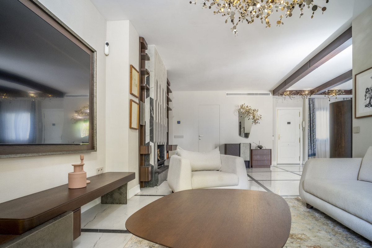 3 Bedroom Apartment for Sale in Nueva Andalucía — view 10