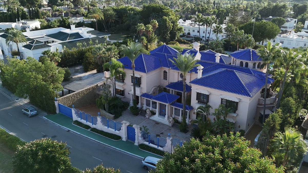 6 Bedroom Villa for Sale in Nueva Andalucía — 5