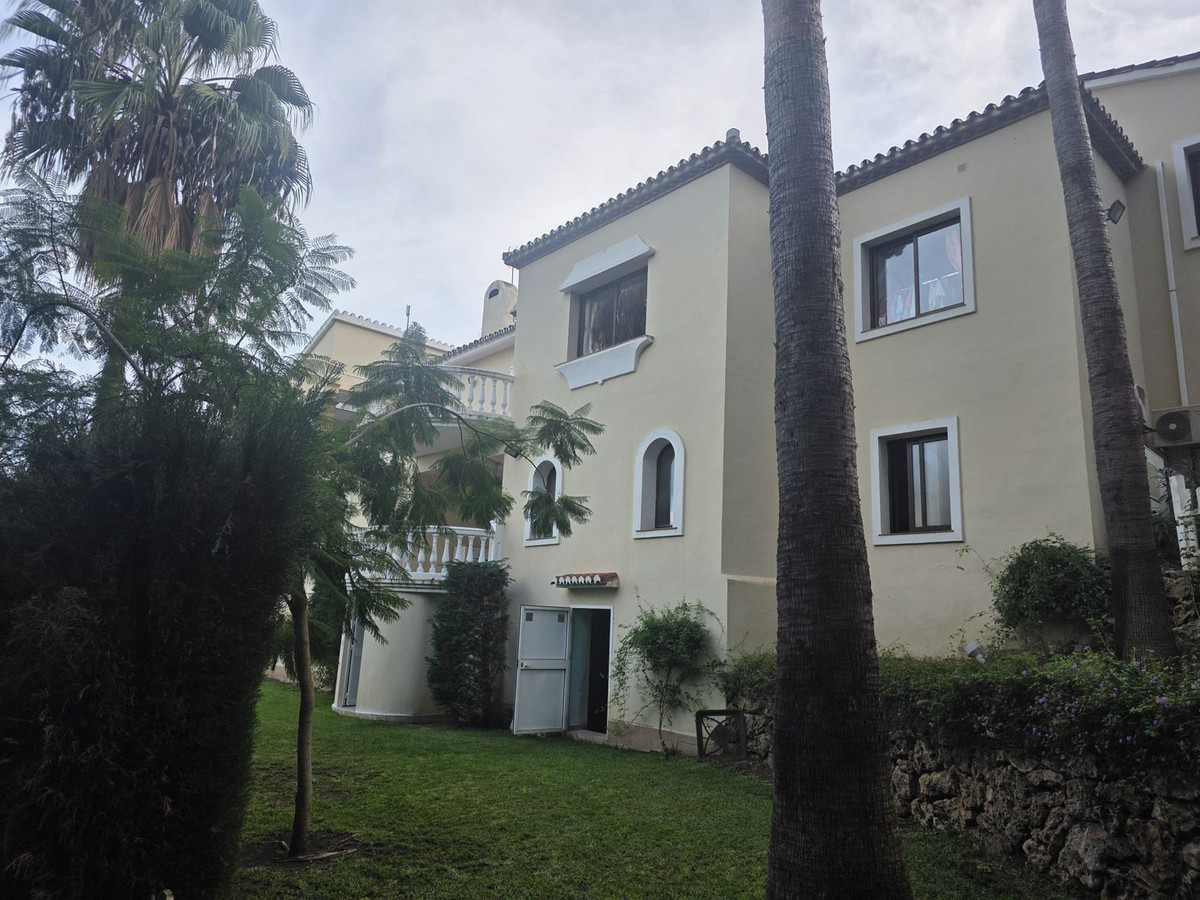 6 Bedroom Villa for Sale in El Paraiso — 4