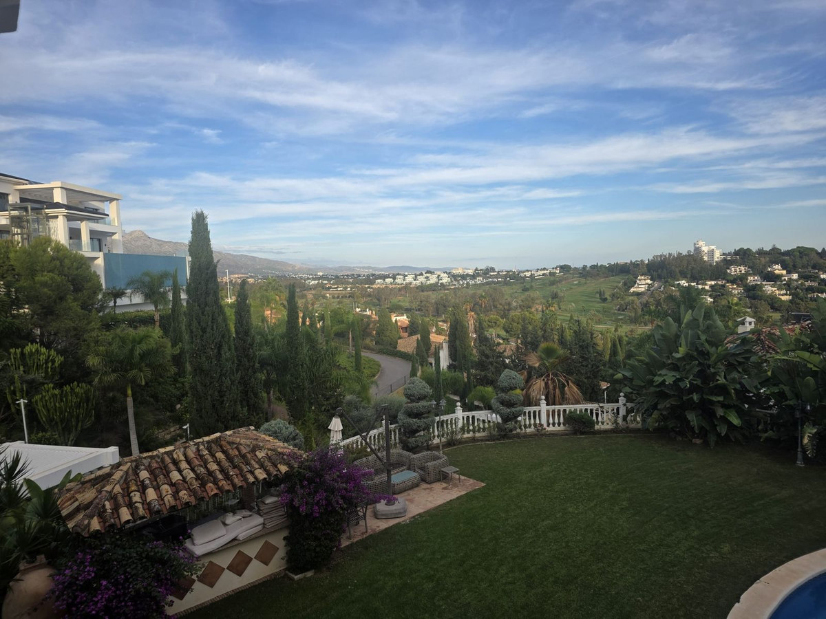 6 Bedroom Villa for Sale in El Paraiso — 6