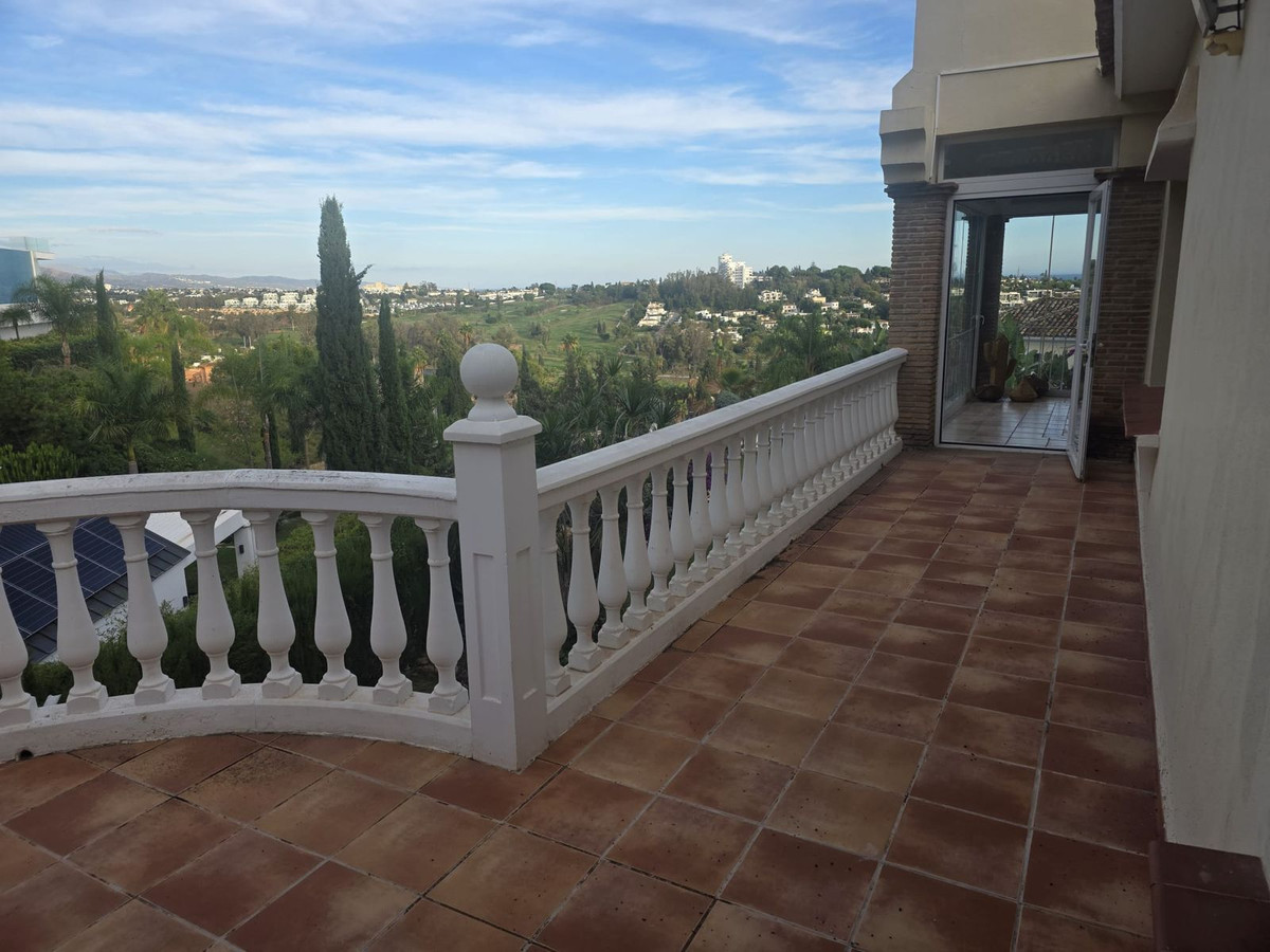 6 Bedroom Villa for Sale in El Paraiso — 7