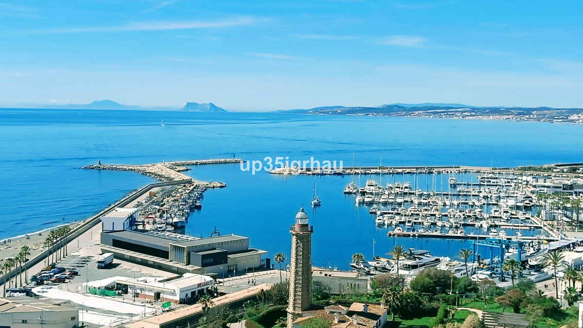 4 Bedroom Apartment for Sale in Estepona