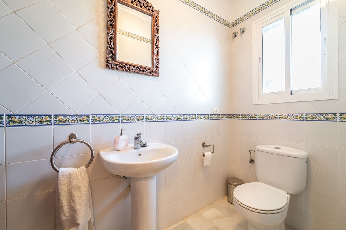 3 Bedroom Villa for Sale in Marbella — view 20