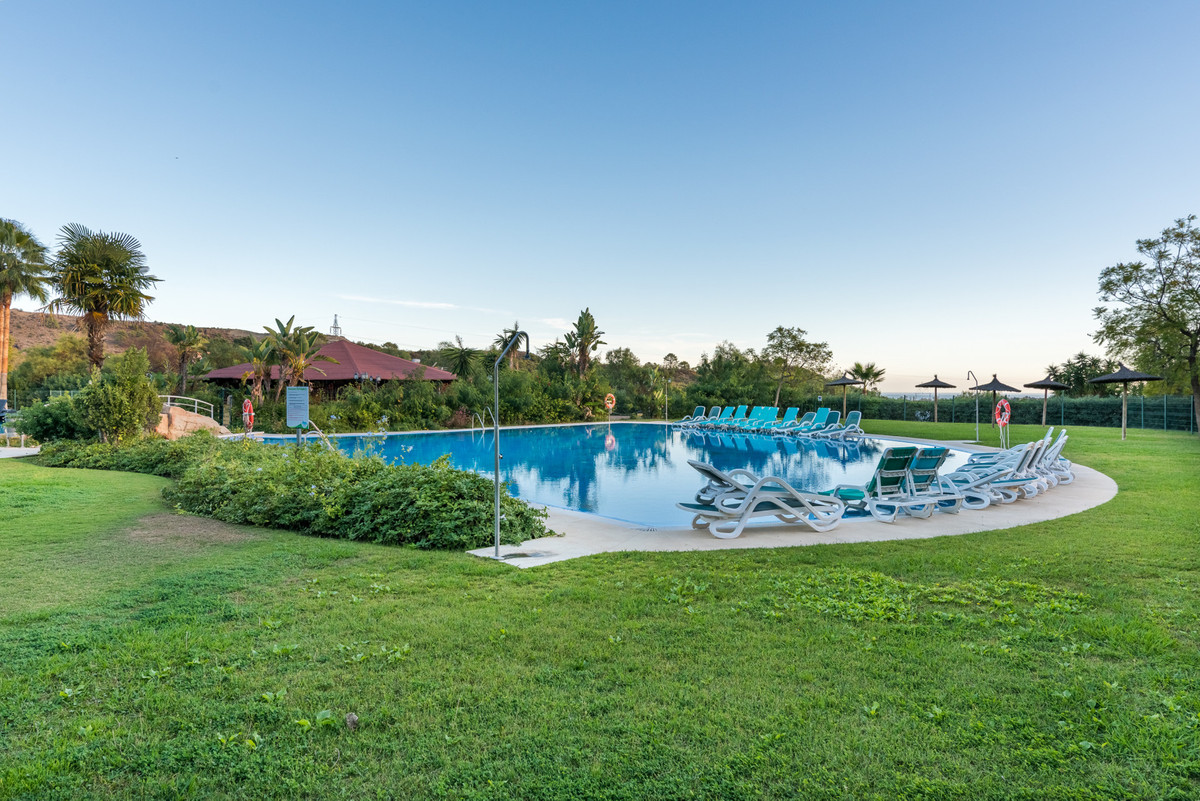 2 Bedroom Apartment for Sale in Estepona — view 11